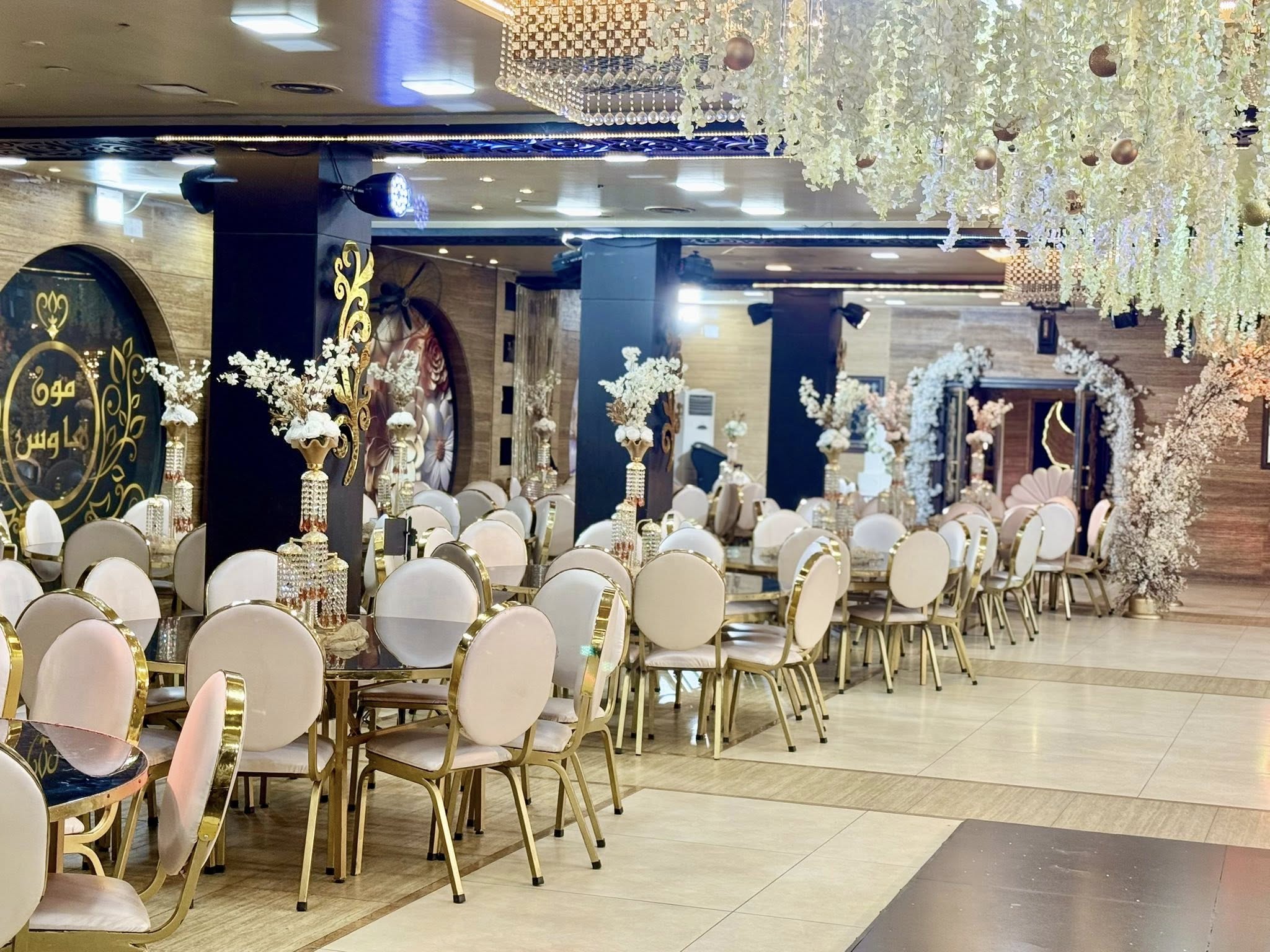 قاعة مون هاوس دمشق