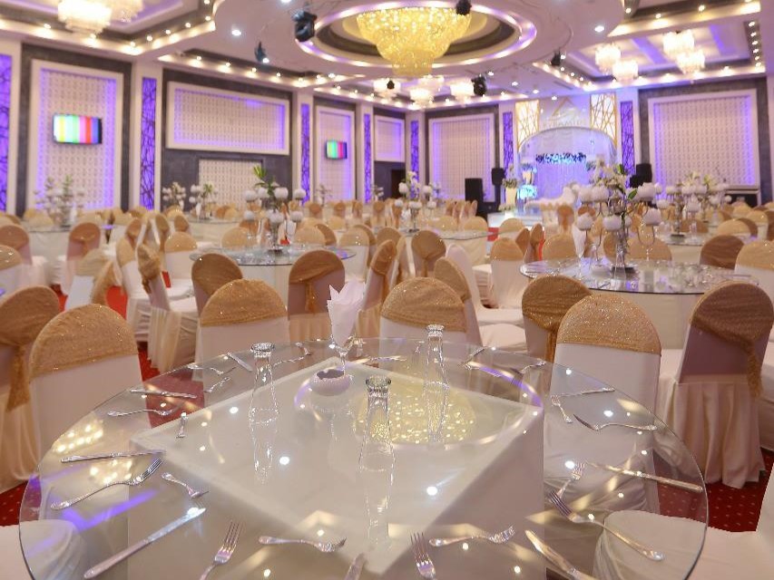 قاعات بيراميدز السويس