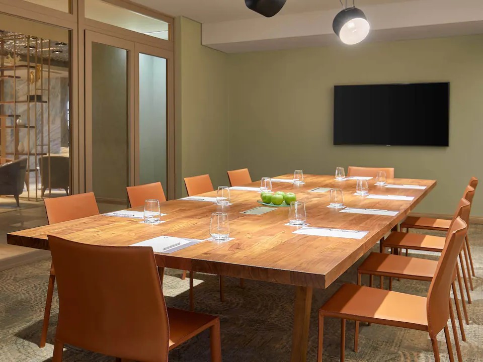 قاعات الاجتماعات حياة ريجنسي كايرو ويست