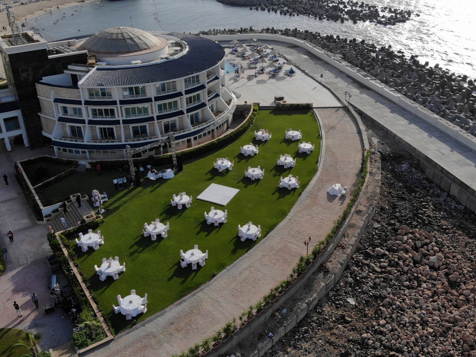 قاعة الأوبن إير فندق صن رايز أليكس أفينيو بيتش