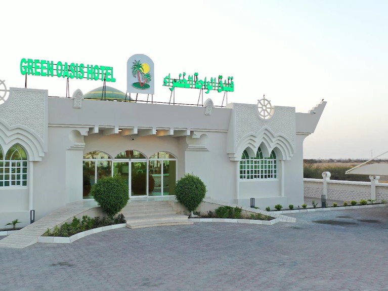 قاعات فندق الواحة الخضراء