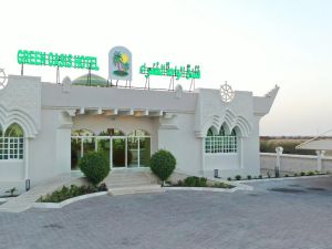 حديقة فندق الواحة الخضراء