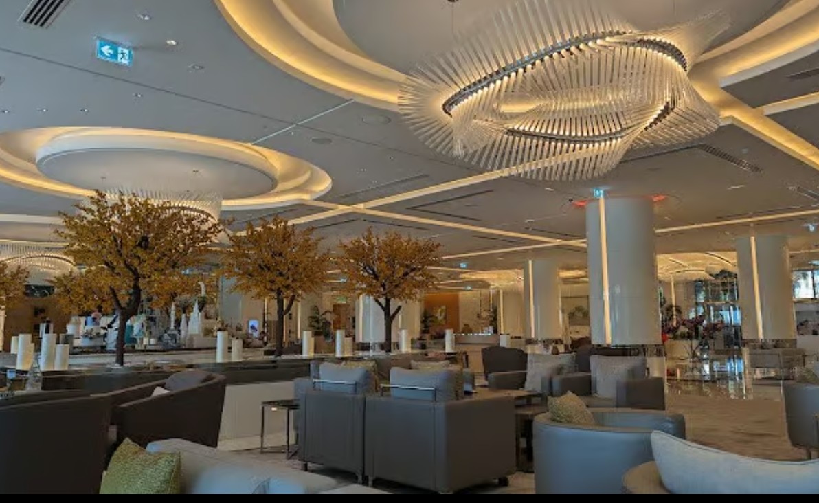 سوشيال بي فندق هيلتون دبي نخلة جميرا