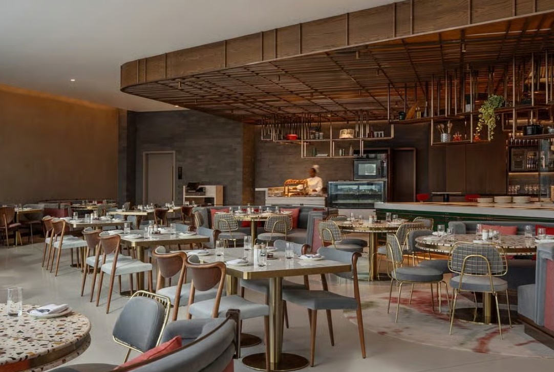 مطعم Brasserie فندق SO/ Uptown دبي