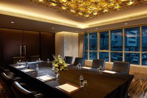 قاعة البورد روم (The Boardroom) فندق جنة برج السراب أبوظبي - 3