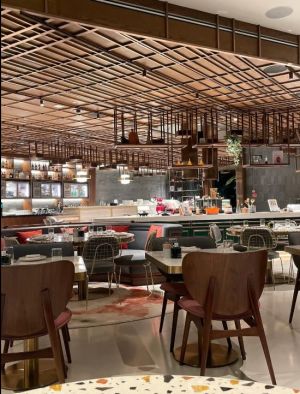 مطعم Brasserie فندق SO/ Uptown دبي - 2
