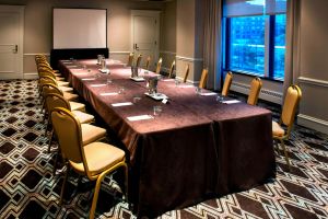 Salle de réunion Delma 3 – Marriott Downtown Abu Dhabi