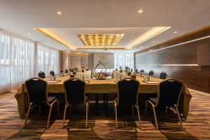قاعة البورد روم (The Boardroom) فندق جنة برج السراب أبوظبي - 6