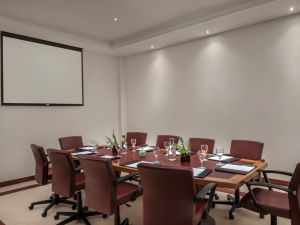 قاعات الاجتماعات منتجع لو ميريديان شاطئ العقّة