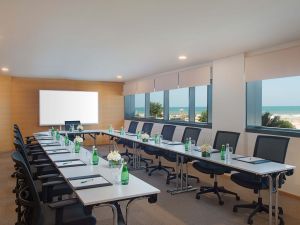 قاعات الاجتماعات فندق ويندام جاردن كورنيش عجمان