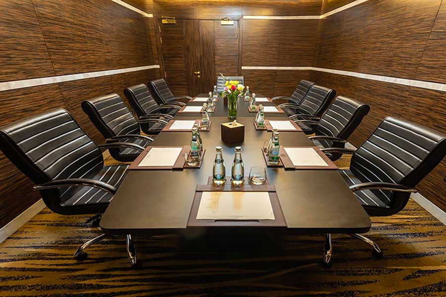 قاعة البورد روم (The Boardroom) فندق جنة برج السراب أبوظبي