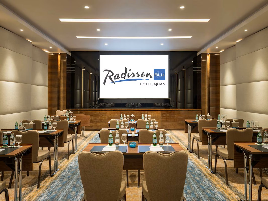 قاعات الاجتماعات راديسون بلو عجمان