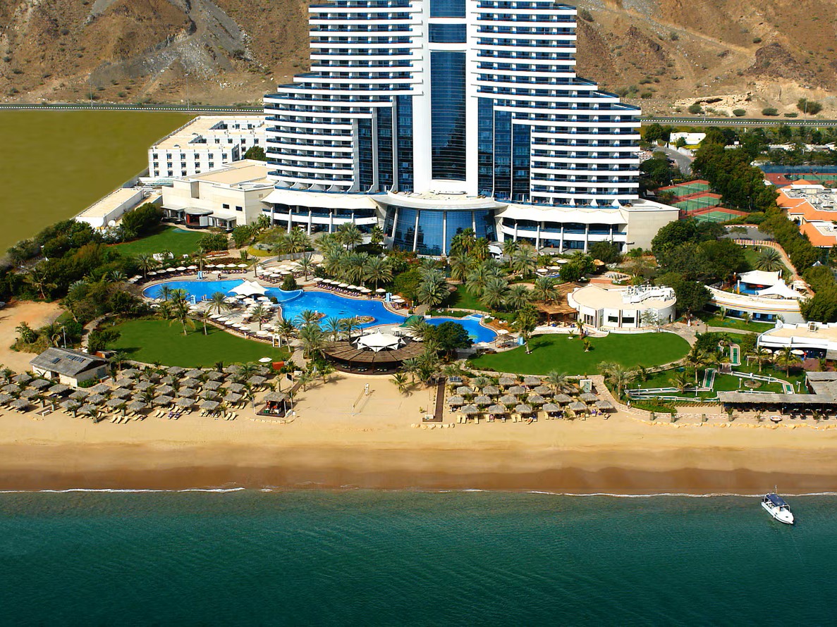 منتجع لو ميريديان شاطئ العقّة