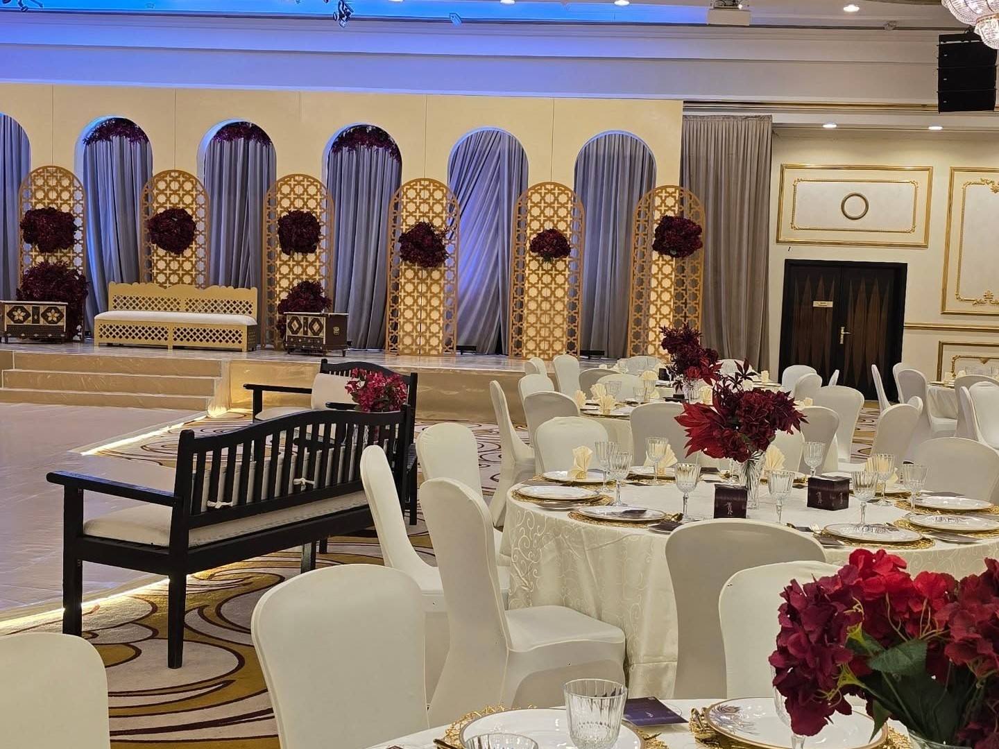 قاعات الزاهية للأعراس والمناسبات دبي