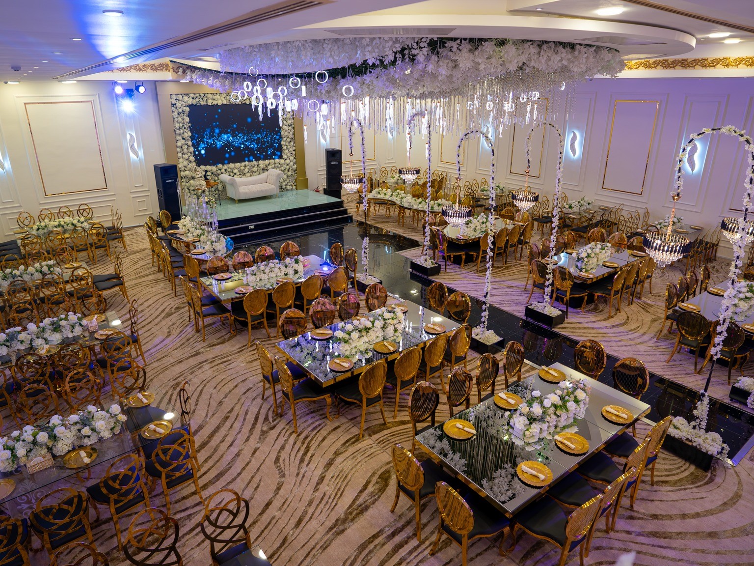 قاعات الليالي للأفراح