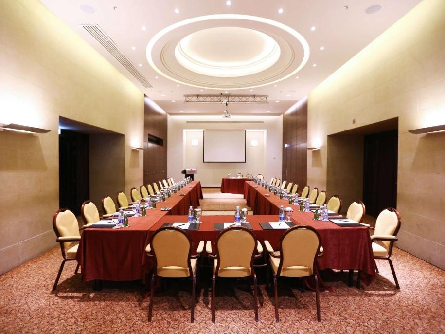 قاعات الاجتماعات رمادا بلازا بيروت